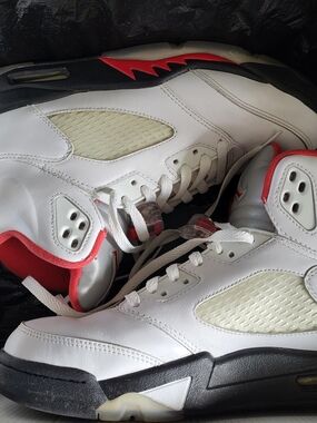 Nike Air Jordan 5 Retro Fire Red Silver Tongue Size 9 2020 DA1911 102